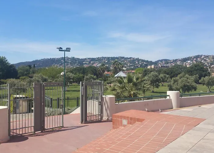 Domaine Flore Voilier * Juan-les-Pins