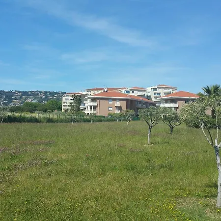 Domaine Flore Voilier * Жуан-ле-Пен